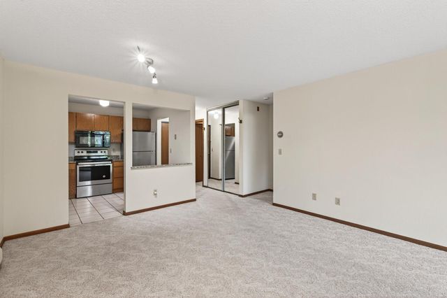 3850 Plymouth Boulevard 117, Plymouth, MN 55446