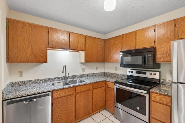 3850 Plymouth Boulevard 117, Plymouth, MN 55446