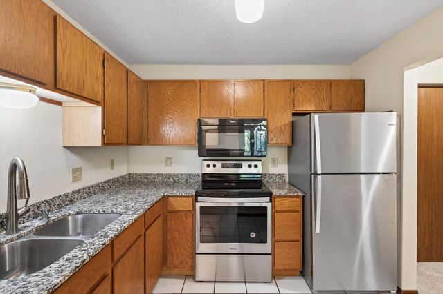 3850 Plymouth Boulevard 117, Plymouth, MN 55446