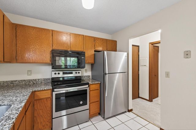 3850 Plymouth Boulevard 117, Plymouth, MN 55446