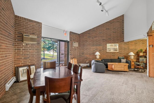 3850 Plymouth Boulevard 117, Plymouth, MN 55446