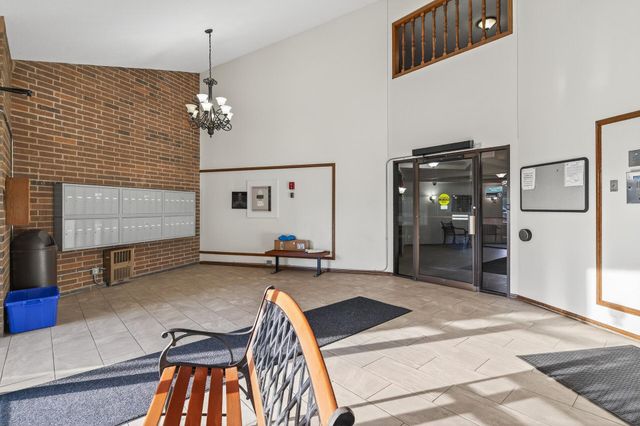 3850 Plymouth Boulevard 117, Plymouth, MN 55446