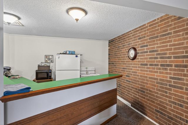 3850 Plymouth Boulevard 117, Plymouth, MN 55446