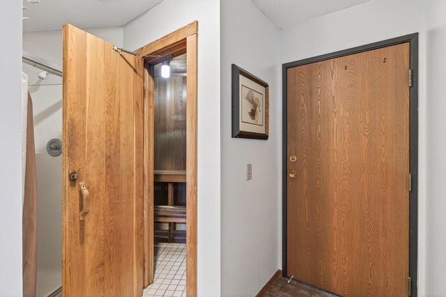 3850 Plymouth Boulevard 117, Plymouth, MN 55446