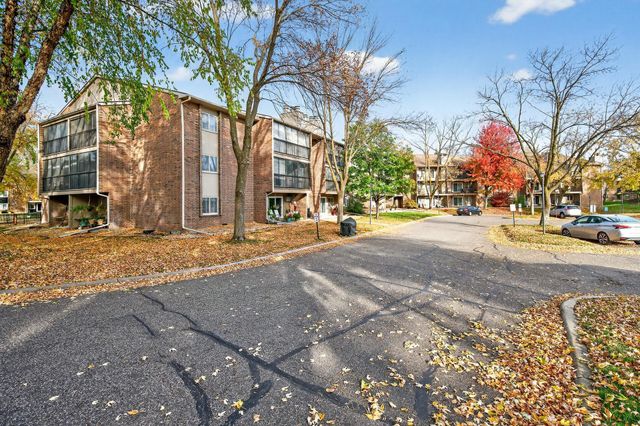 3850 Plymouth Boulevard 117, Plymouth, MN 55446