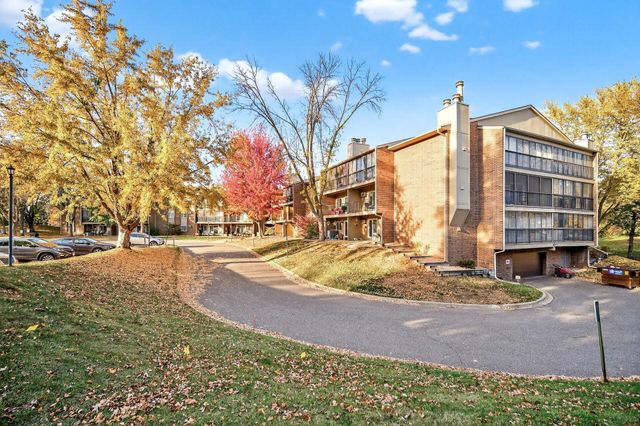 3850 Plymouth Boulevard 117, Plymouth, MN 55446