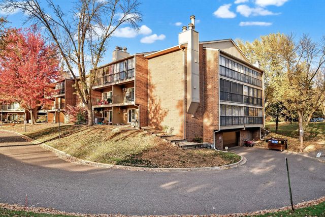 3850 Plymouth Boulevard 117, Plymouth, MN 55446