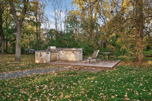 3850 Plymouth Boulevard 117, Plymouth, MN 55446