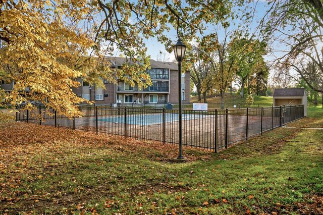 3850 Plymouth Boulevard 117, Plymouth, MN 55446