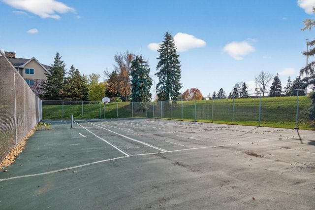 3850 Plymouth Boulevard 117, Plymouth, MN 55446