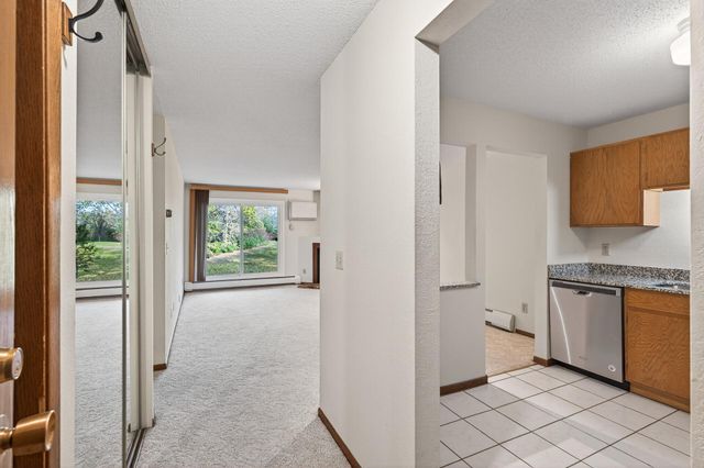 3850 Plymouth Boulevard 117, Plymouth, MN 55446