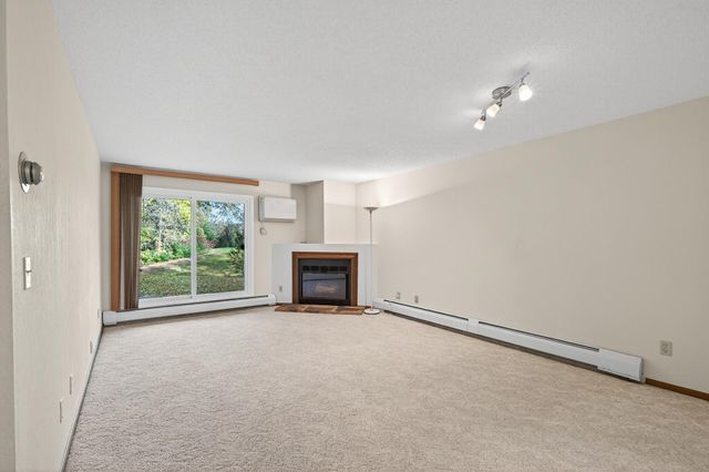 3850 Plymouth Boulevard 117, Plymouth, MN 55446