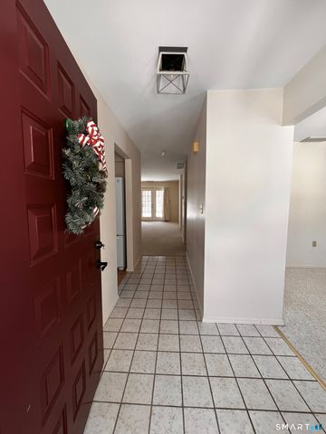 35 Nutmeg Road Apt D1, Middlebury, CT 06762