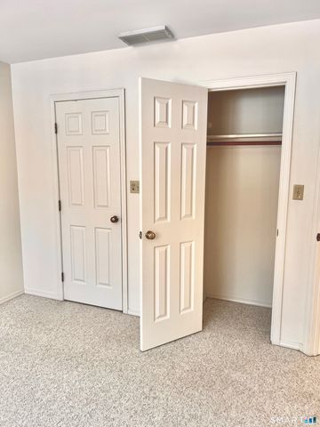 35 Nutmeg Road Apt D1, Middlebury, CT 06762