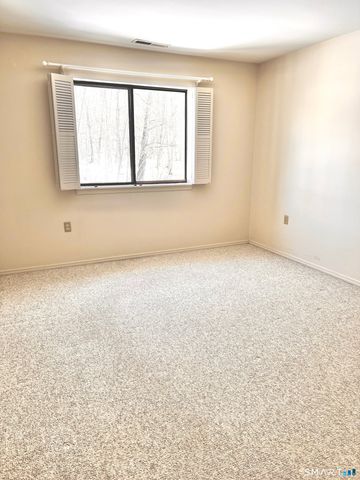 35 Nutmeg Road Apt D1, Middlebury, CT 06762