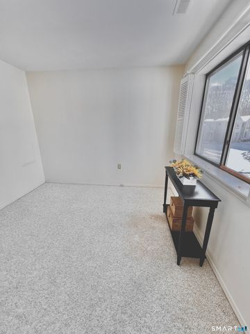 35 Nutmeg Road Apt D1, Middlebury, CT 06762