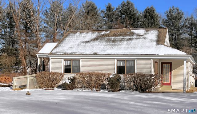 35 Nutmeg Road Apt D1, Middlebury, CT 06762