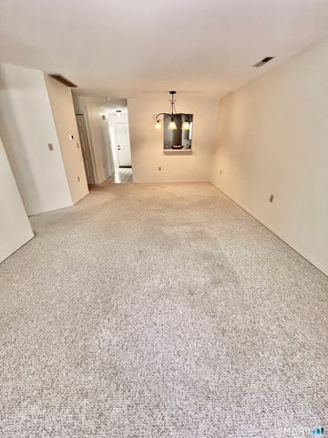 35 Nutmeg Road Apt D1, Middlebury, CT 06762