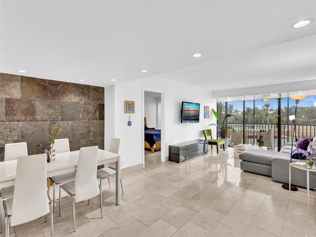 20335 W Country Club Dr 310, Aventura, FL 33180