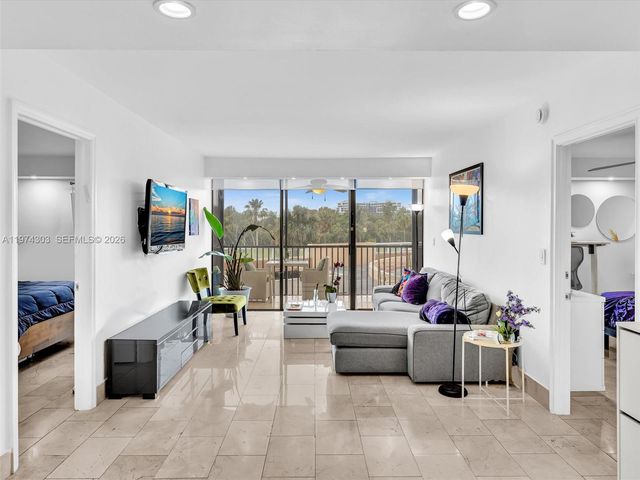 20335 W Country Club Dr 310, Aventura, FL 33180