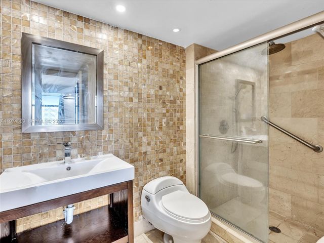 20335 W Country Club Dr 310, Aventura, FL 33180