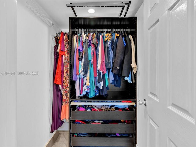 20335 W Country Club Dr 310, Aventura, FL 33180