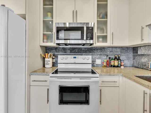 20335 W Country Club Dr 310, Aventura, FL 33180