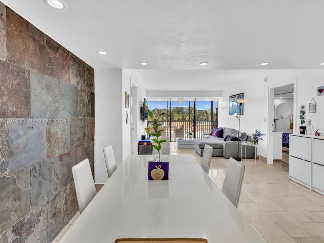 20335 W Country Club Dr 310, Aventura, FL 33180