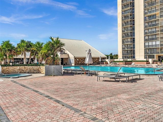 20335 W Country Club Dr 310, Aventura, FL 33180