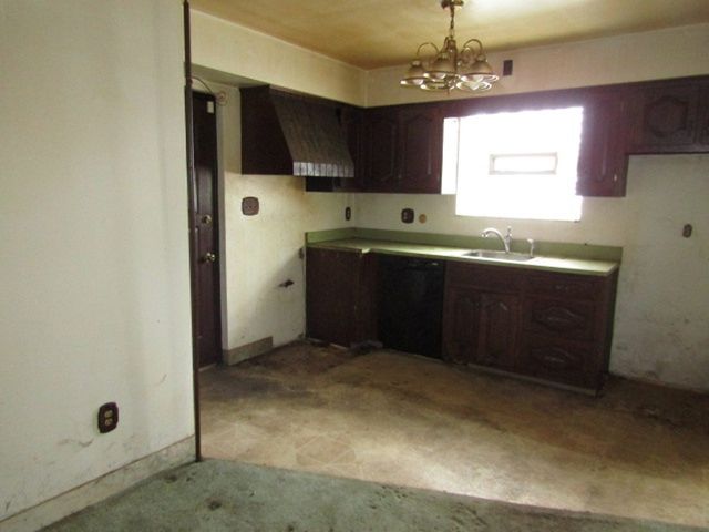 219 Camp Ave, Braddock, PA 15104