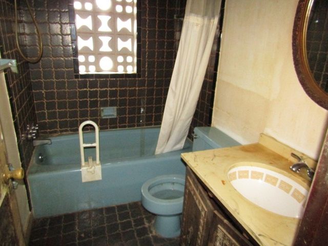 219 Camp Ave, Braddock, PA 15104