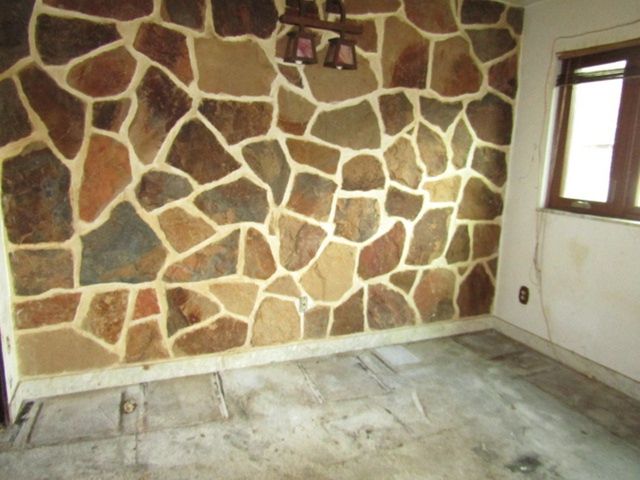 219 Camp Ave, Braddock, PA 15104