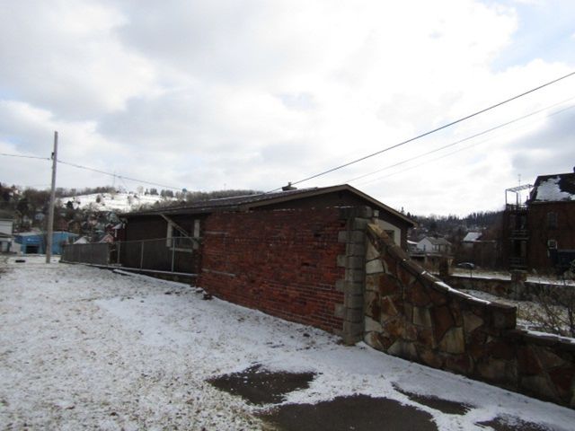 219 Camp Ave, Braddock, PA 15104