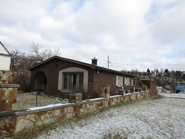 219 Camp Ave, Braddock, PA 15104