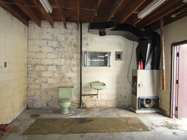 219 Camp Ave, Braddock, PA 15104