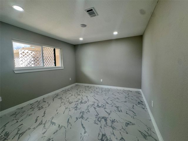 706 Scenic Drive, Baytown, TX 77521