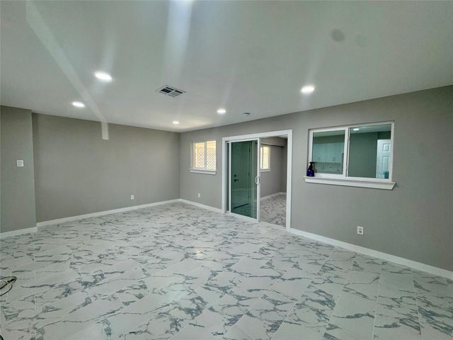 706 Scenic Drive, Baytown, TX 77521