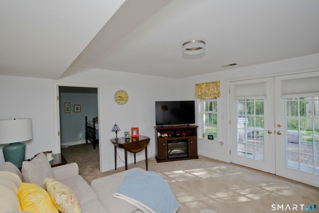 1980 Oak Street, Suffield, CT 06093