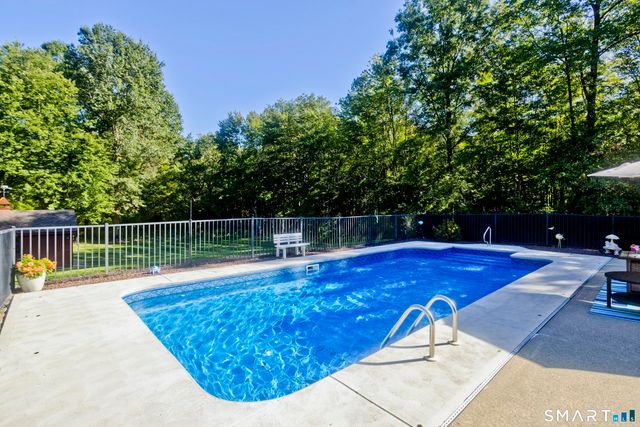 1980 Oak Street, Suffield, CT 06093
