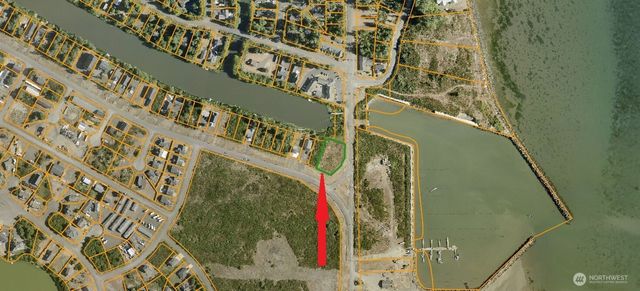 1049 Discovery Avenue SE, Ocean Shores, WA 98569