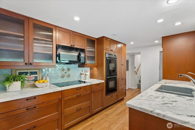 12116 Shorewood Drive SW, Burien, WA 98146