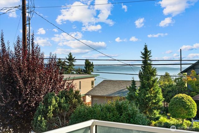 12116 Shorewood Drive SW, Burien, WA 98146