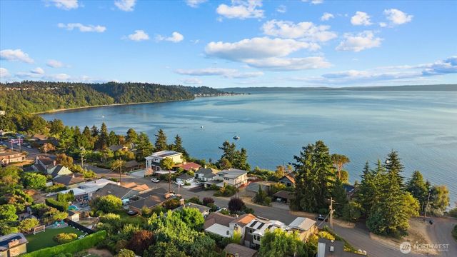 12116 Shorewood Drive SW, Burien, WA 98146