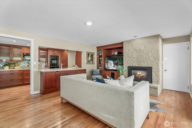 12116 Shorewood Drive SW, Burien, WA 98146