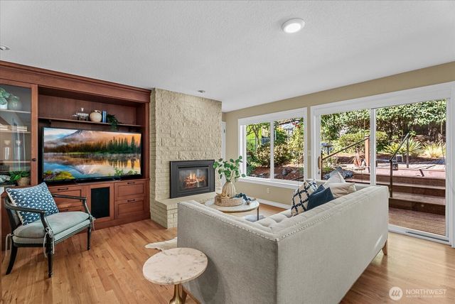 12116 Shorewood Drive SW, Burien, WA 98146