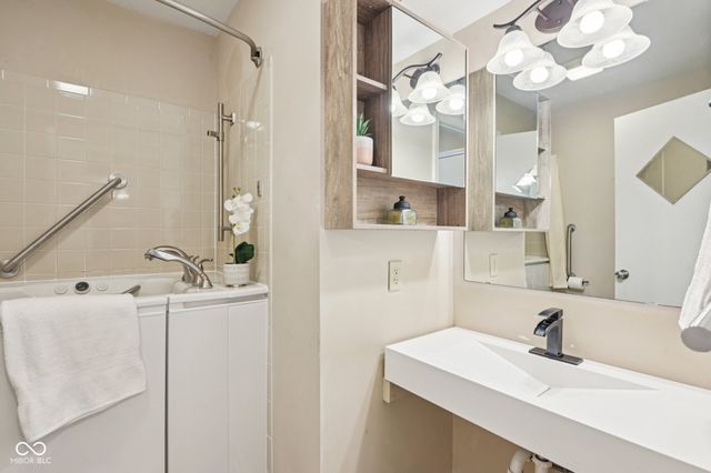 8125 Castle Cove Road, Indianapolis, IN 46256