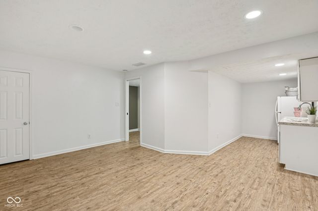 8125 Castle Cove Road, Indianapolis, IN 46256