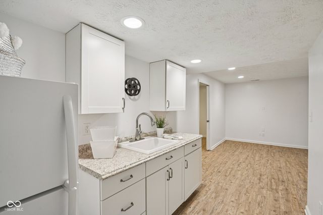 8125 Castle Cove Road, Indianapolis, IN 46256