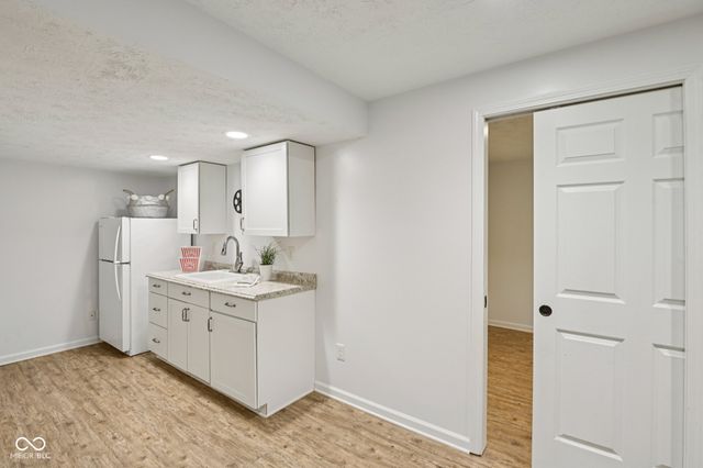 8125 Castle Cove Road, Indianapolis, IN 46256