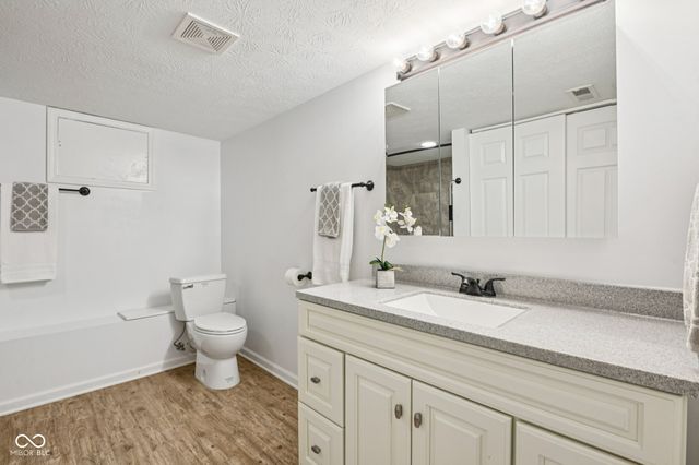8125 Castle Cove Road, Indianapolis, IN 46256